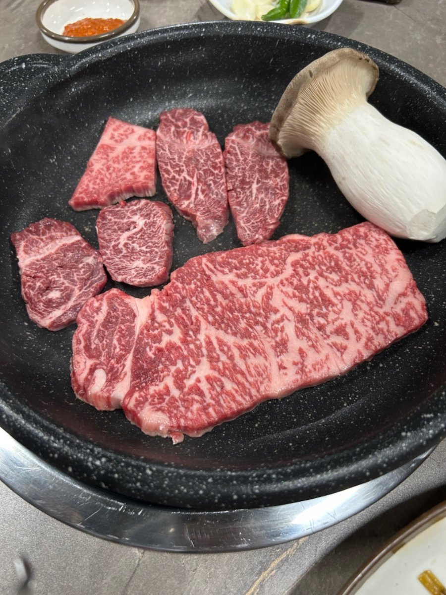 Ұ