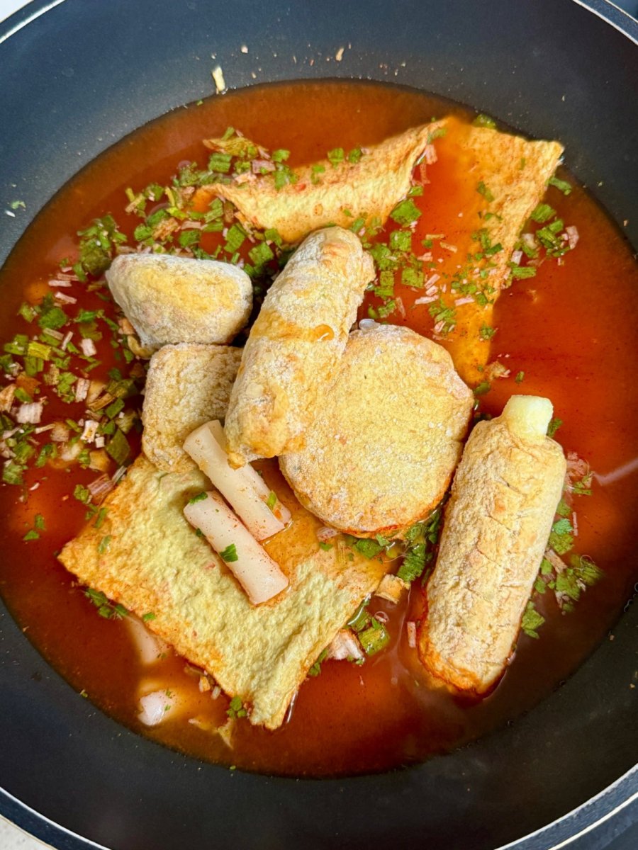  伣 