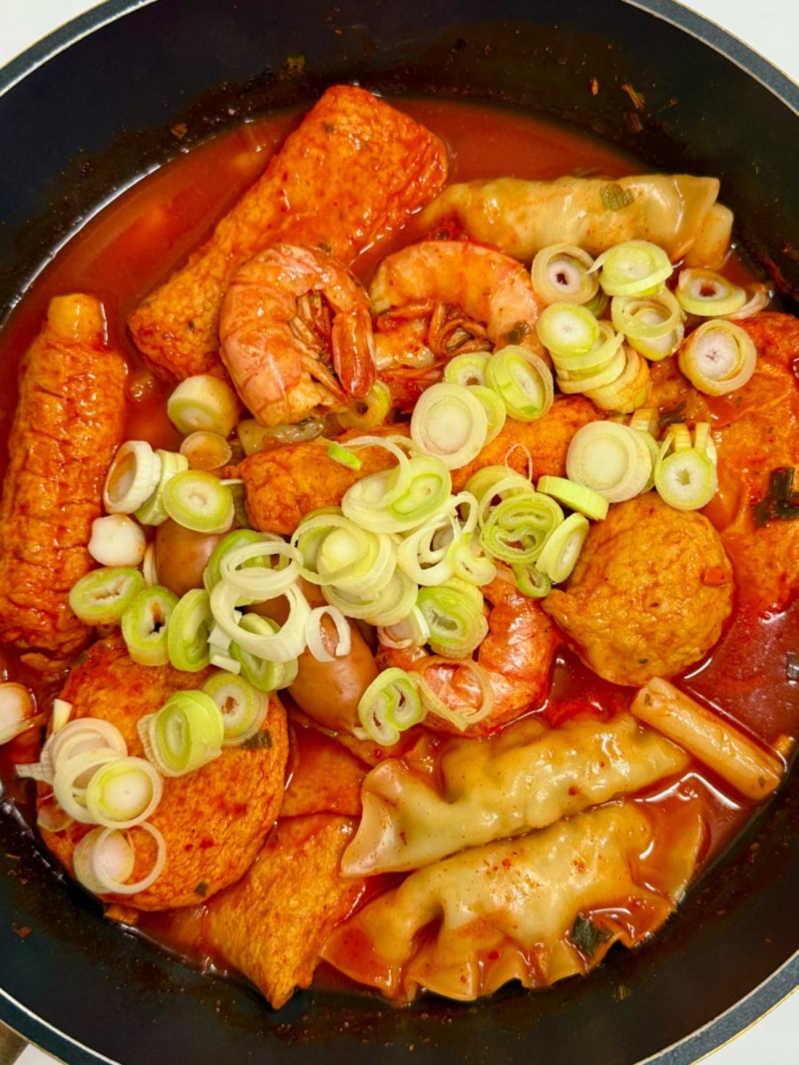  伣 
