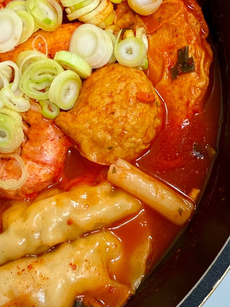  伣 