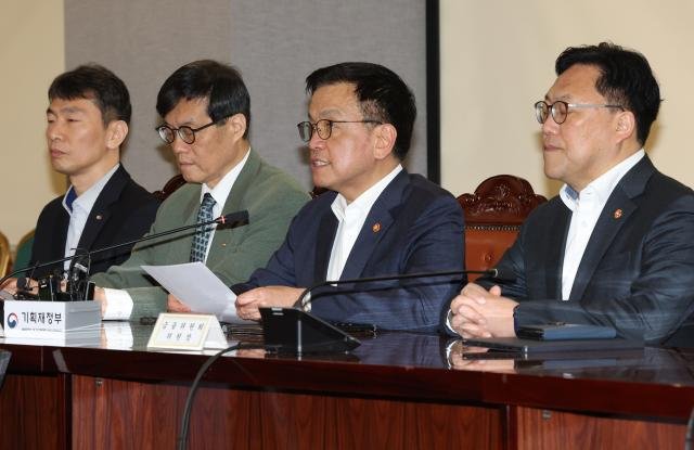 서울 중구 은행회관에서 열린 거시경제·금융현안간담회에서 최상목 경제부총리 겸 기획재정부 장관이 발언을 하고 있다