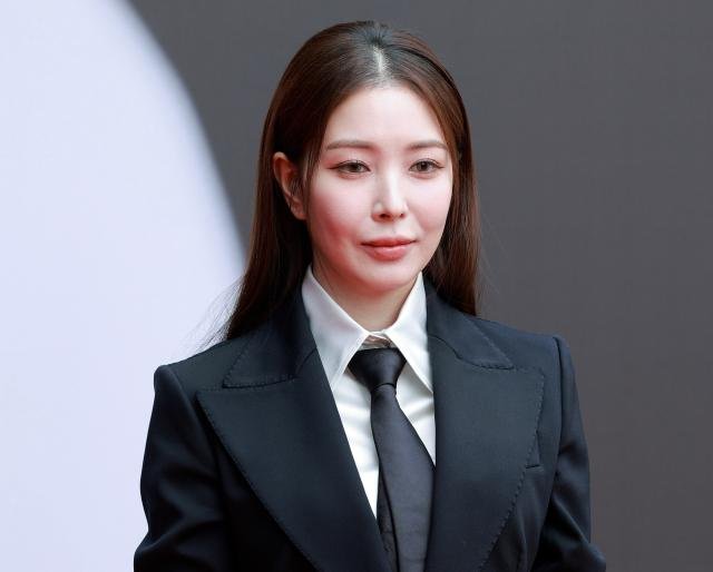 가수 보아가 24일 서울 강남구 청담동 돌체앤가바나 청담플래그십에서 열린 돌체앤가바나 SS23 컬렉션 론칭 이벤트 포토콜 행사에 참석해 포즈를 취하고 있다사진유대길 기자 dbeorlf123ajunewscom
