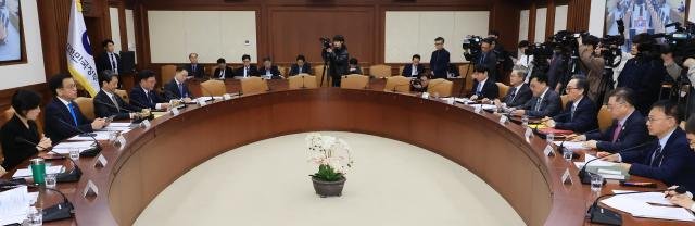 최상목 부총리 겸 기획재정부 장관이 9일 서울 종로구 정부서울청사에서 열린 경제관계장관회의 겸 산업경쟁력강화 관계장관회의에서 발언하고 있다산업연합뉴스