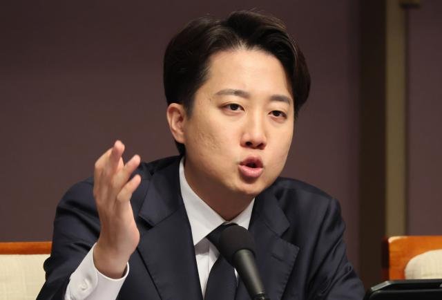 이준석 개혁신당 대선 후보가 30일 서울 중구 한국프레스센터에서 열린 관훈토론회에서 발언하고 있다 사진연합뉴스