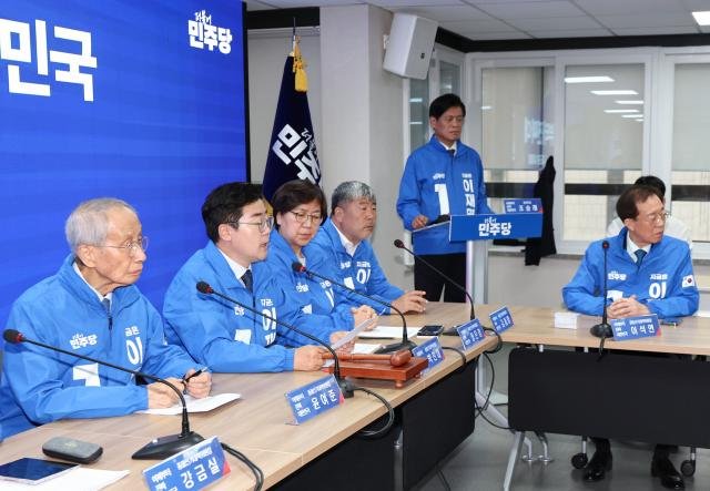 상임총괄선대위원장을 맡은 박찬대 더불어민주당 원내대표가 9일 서울 여의도 민주당 중앙당사에서 열린 중앙선거대책위원회의에서 발언하고 있다 사진연합뉴스