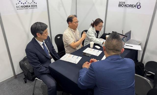 ÄÉÀ̸޵ðÇãºê°¡ BIO KOREA 2025 Ãâǰ±â¼ú »ó´ã ÇöÀå¿¡¼ ¾ÈÁúȯ ¹× ºñ¸¸¡¤´ë»ç¿°Áõ Ä¡·áÁ¦¸¦ ¼±º¸ÀÌ¸ç ±â¾÷ÀÇ À̸ñÀ» ²ø¾ú´Ù »çÁøÄÉÀ̸޵ðÇãºê