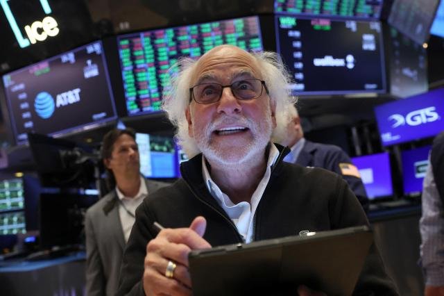 ¹Ì±¹ ´º¿åÀÇ ´º¿å Áõ±Ç°Å·¡¼ÒNYSE¿¡¼ Æ®·¹ÀÌ´õµéÀÌ ÀÏÇϰí ÀÖ´Ù »çÁø·ÎÀÌÅÍ¿¬ÇÕ´º½º
