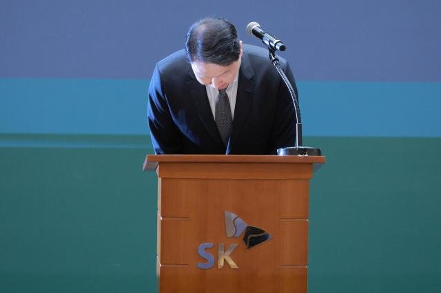 ÃÖÅ¿ø SK±×·ì ȸÀåÀÌ 7ÀÏ ¿ÀÀü ¼¿ï Áß±¸ SKTŸ¿ö¿¡¼ SKÅÚ·¹ÄÞ ÀÌ¿ëÀÚ À¯½ÉUSIM Á¤º¸ ÇØÅ· »ç°í¿Í °ü·ÃÇØ ±âÀÚȸ°ßÀ» Çϰí ÀÖ´Ù 20250507»çÁøÀ¯´ë±æ ±âÀÚ dbeorlf123ajunewscom