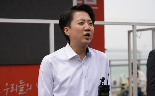 ؼ Ŵ 뼱 ĺ  31 õ ߱ ̵   ϰ ִ մ