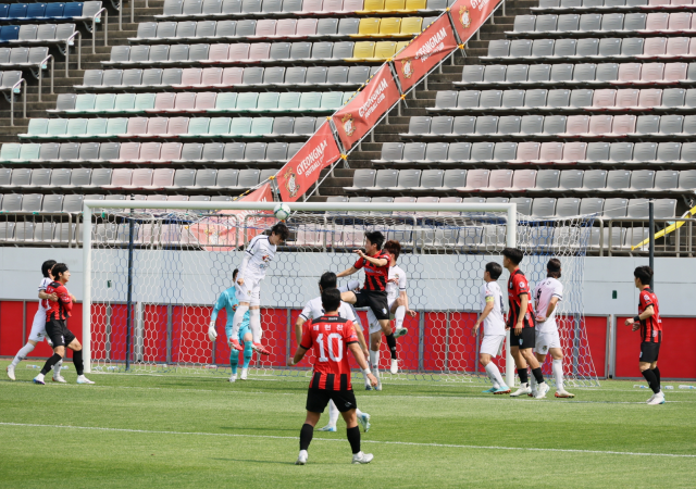 â¿øFC°¡ Áö³ 5¿ù 31ÀÏ Ãáõ½Ã¹ÎÃ౸´ÜÀ» 2-1·Î ²ª°í 5¿ù ¸¶Áö¸· Ȩ°æ±â¸¦ ½Â¸®·Î Àå½ÄÇß´Ù»çÁøÃ¢¿ø½Ã