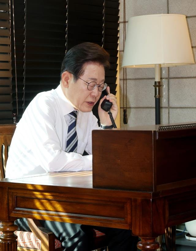 ÀÌÀç¸í ´ëÅë·ÉÀÌ 4ÀÏ ÀÎõ °è¾ç±¸ »çÀú¿¡¼ ±è¸í¼ö ÇÕÂüÀÇÀå°ú ÀüÈ ÅëÈÇÏ¸ç ±º Åë¼ö±Ç ÀÌ¾ç º¸°í¸¦ ¹Þ°í ÀÖ´Ù»çÁø¿¬ÇÕ´º½º