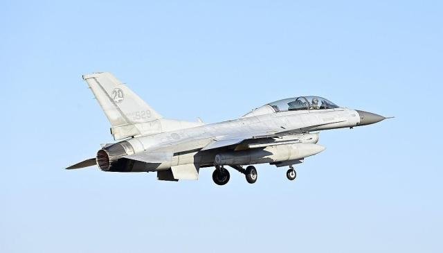 KF-16 ÀüÅõ±â »çÁø°ø±º