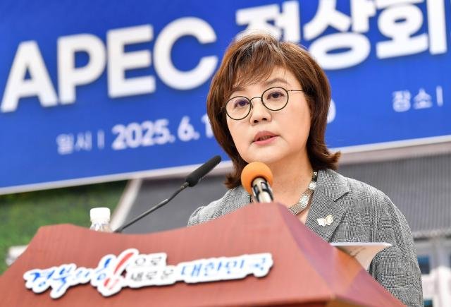 ¾ç±ÝÈñ °æºÏµµ °æÁ¦ºÎÁö»ç°¡ 11ÀÏ µµÃ» ºê¸®Çη뿡¼ ¡®2025³â APEC Á¤»ó ȸÀÇ Áغñ »óȲ¡¯ µî¿¡ °üÇÑ ºê¸®ÇÎÀ» ¿°í ÀÖ´Ù »çÁø°æ»óºÏµµ