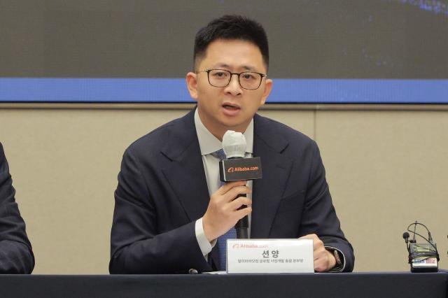 ¼Ç ¾çShawn Yang ¾Ë¸®¹Ù¹Ù´åÄÄ ±Û·Î¹ú »ç¾÷°³¹ß ÃѰý º»ºÎÀåÀÌ 7ÀÏ ¿ÀÀü ¼¿ï Á¶¼± ÆÓ¸®½º ¼¿ï °³²¿¡¼ ¿¸° ¾Ë¸®¹Ù¹Ù´åÄÄ Trade Assurance ±¹³» °ø½Ä Ãâ½Ã ±âÀÚ°£´ãȸ¿¡¼ ÃëÀçÁøÀÇ Áú¹®¿¡ ´äÇϰí ÀÖ´Ù 20250707»çÁøÀ¯´ë±æ ±âÀÚ dbeorlf123ajunewscom