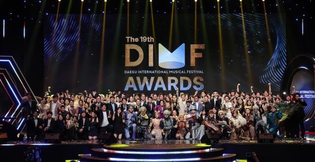 Á¦19ȸ DIMF ¾î¿öÁî°¡ ´ë±¸¿ÀÆä¶óÇϿ콺¿¡¼ È·ÁÇÏ°Ô ¸·À» ³»¸®¸ç 18Àϰ£ÀÇ ´ëÀåÁ¤À» ¸¶¹«¸®Çß´Ù »çÁø´ë±¸¿ÀÆä¶óÇϿ콺