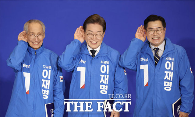  Ҿִ 뼱 ĺ '¥ ѹα'̶ ̸ Ų Ŵåȸ    ָް ִ.  30  ǵ ȸ ǿȸ  Ҿִ 21 ɼ '¥ ѹα' ߾ӼŴåȸ Ŀ  뼱 ĺ ,  Ѱ ź ԰ ûƮ  ä ûϴ  ϰ ִ. /ý
