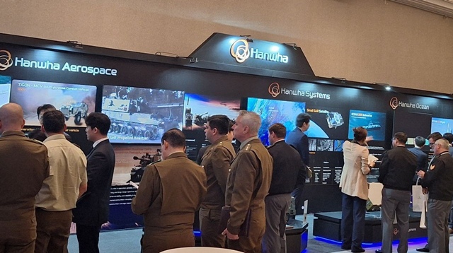  28(ð) ĥ Ƽư Ʈ ĥ ѹα  ְ ֵ 'Korea Defense Day 2025' 翡 õ ȭ  3 ν ڵ 湮ϰ ִ /ȭν̽