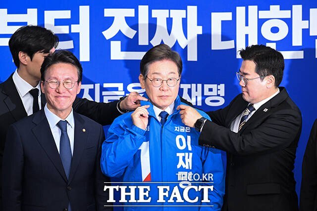  Ҿִ 뼱 ĺ  28 ȸ  ִ ְȸǿ  ſ ۸ Դ . / 