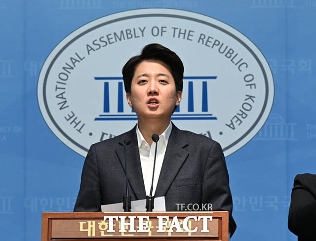 ؼ Ŵ 뼱 ĺ (ͺ) 빫   ߾  Ҿִ ߴ. /ȸ=̻ 