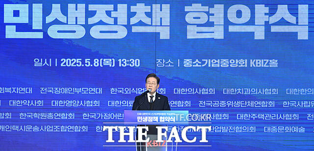  Ҿִ 뼱 ĺ 8    ߼ұ߾ȸ KBIZȦ  'Ҿִ ߾Ӽ ɺ λå '  λ縻 ϰ ִ. / 