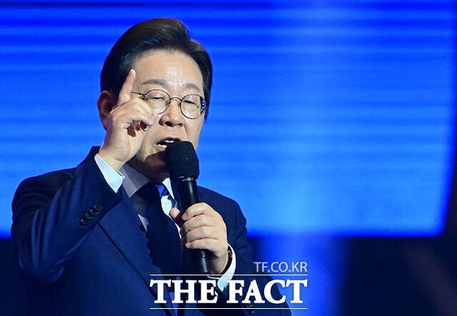  Ҿִ 뼱 ĺ  ο ٸ  ε å  ִ. / 