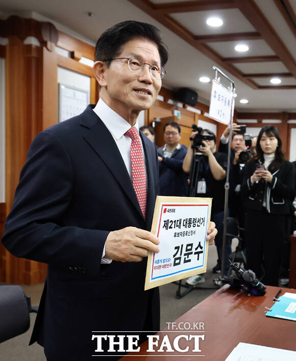 蹮  뼱 ĺ 11   õ ߾ӼŰȸ 21   ĺ  ϰ ִ.
