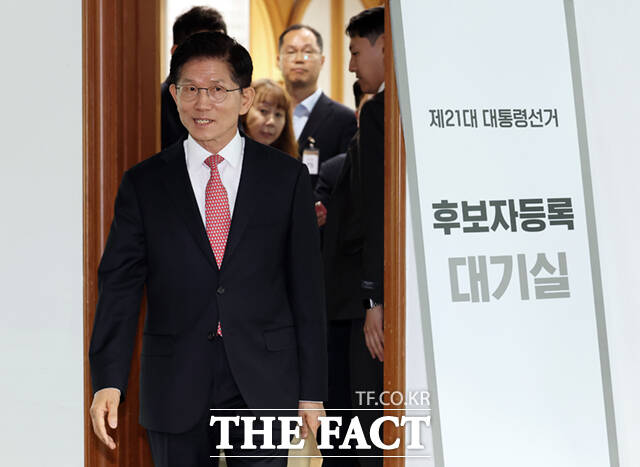 蹮  뼱 ĺ 11   õ ߾ӼŰȸ 21   ĺ  ϰ ִ. /õ=̻ 