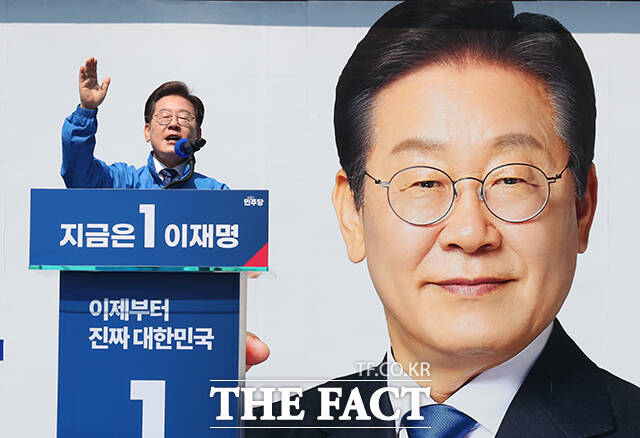  Ҿִ 뼱 ĺ 12  ߾ӼŴåȸ   Ȱ ߴ. / 