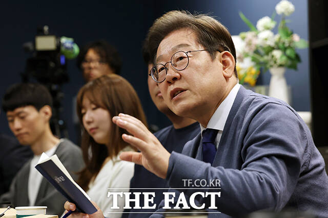  Ҿִ 뼱 ĺ 13  ſ Ʋ° ¾ ̡뱸ס յ 湮ϸ  鿡 . /ȸ