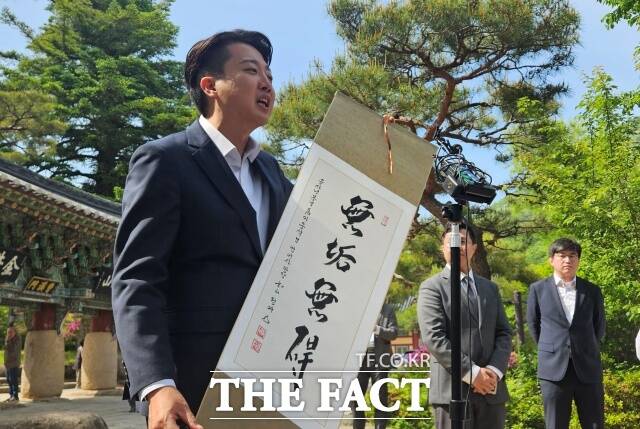 ؼ Ŵ 뼱 ĺ  ԿԼ  ''(ϧ, ߵ  ٸ) ڸ Ұϸ鼭 