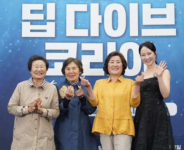 س   ڹ,  ȿ(ʺ) 15  2    ȣڿ  JTBC  ť͸ ' ̺ ڸ: ȿ س ' ۹ǥȸ ߴ. /JTBC
