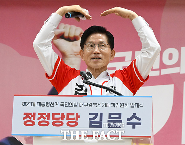 蹮   ĺ 13  뱸   뱸ô翡  뱸    Ӹ Ŀ λ縻 ϱ  Ʈ ̰ ִ. /ӿ 
