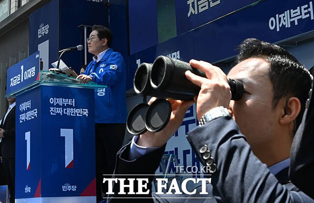  ִ 뼱 ĺ 14 λ λ  ȭ αٿ       ĺ ȣ   ֺ ϴ . / 