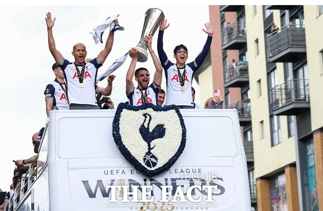 Ʈ 'ĸƾ' () 24 Ϸ ó  Բ 2024~2025 UEFA ĸ  ī۷̵带 ġ ִ./Ʈ