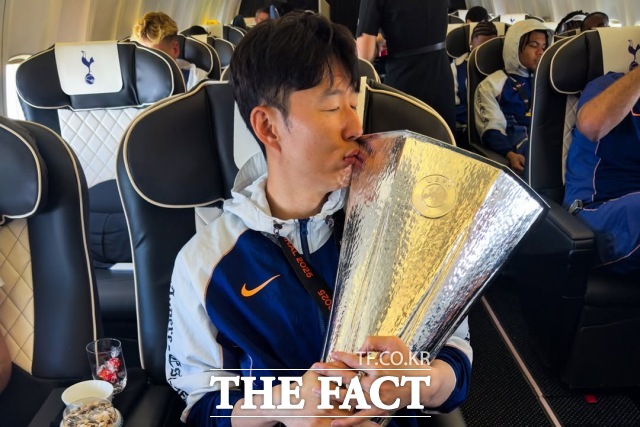 Ʈ  22(ѱð) UEFA ĸ    ƿ   ȿ Ʈǿ  ߰ ִ. /Ʈ Ҽȹ̵