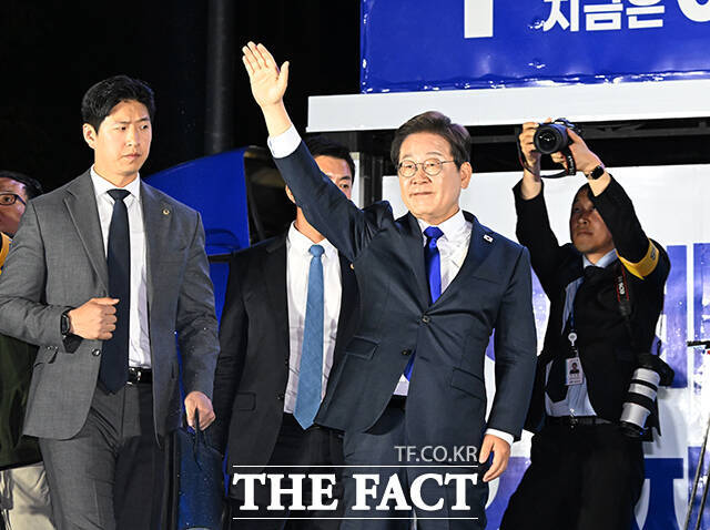  Ҿִ 뼱 ĺ 4  ǵ ȸ  տ õ ǥ ߿ܹ뿡 λ縦 ϰ ִ. /ȸ= 