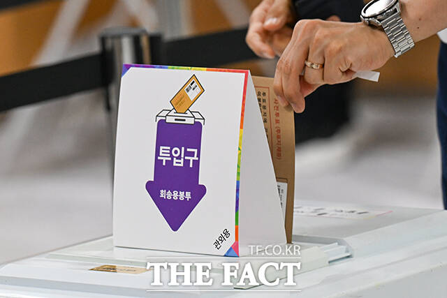 뵿迡   缱 ȯϸ鼭 뼱 ¸  Ų ùε   ߴ. ̾ 뵿    ų  䱸ߴ. / 