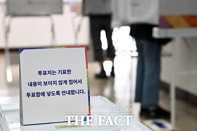 4 û  ̹ 뼱 ǥ  ǥ 135, ǥ 793    928 112Ű ƴ.   3    ＺƮ 繫ҿ õ ȭ3ǥҸ ã ùε ǥ ϰ ִ . / 