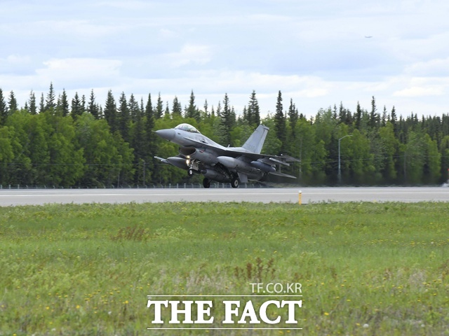 ̱ ˷ī   ' ÷ ˷ī' Ʒÿ  츮  KF-16 Ⱑ 11 Ʒ  ߶ 簡 Żϴ  ߻ߴ. / 