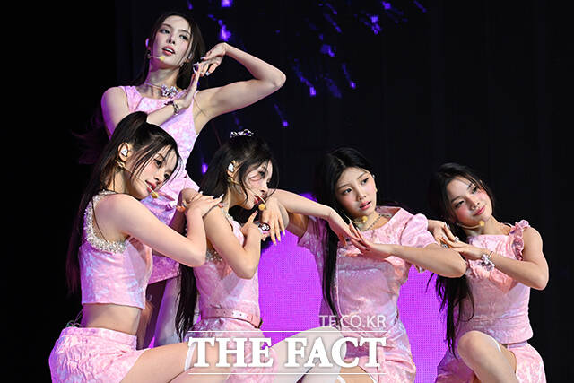 ϸ ̴ 3 ٹ 'bomb' ŸƲ ' (Do the Dance)' Ϻ  ִϸ̼ 'The Five Star Stories( ̺ Ÿ 丮)' OST '亪ʪ?( Ż)' Ϻθ ø ̴. / 