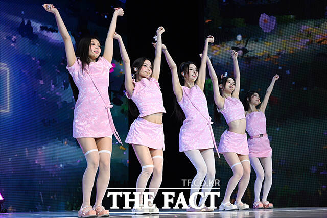 ׷ ϸ 16    24̺Ȧ  ̴ 3 'bomb()' ߸  ̵ ̽ ŸƲ ' (Do the Dance)' 븦 ġ ִ. / 