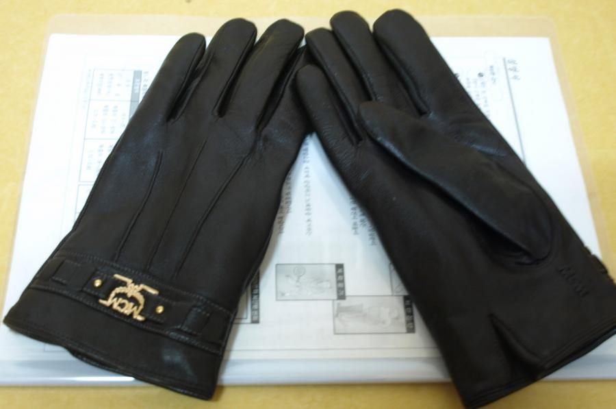 1263168205_gloves.jpg