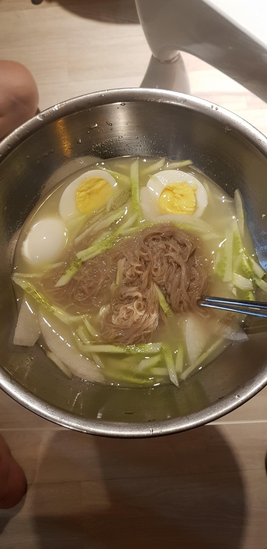 냉면에 겨자가 없어서 와사비를 넣었더니 헐 - 뽐뿌:캠핑포럼 냉면에 겨자가 없어서 와사비를 넣었더니 헐