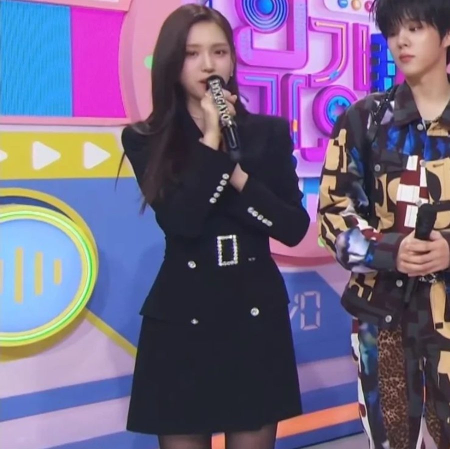 인기가요 mc 김지은ㄷㄷ.jpg - 뽐뿌:자유게시판 인기가요 mc 김지은ㄷㄷ.jpg