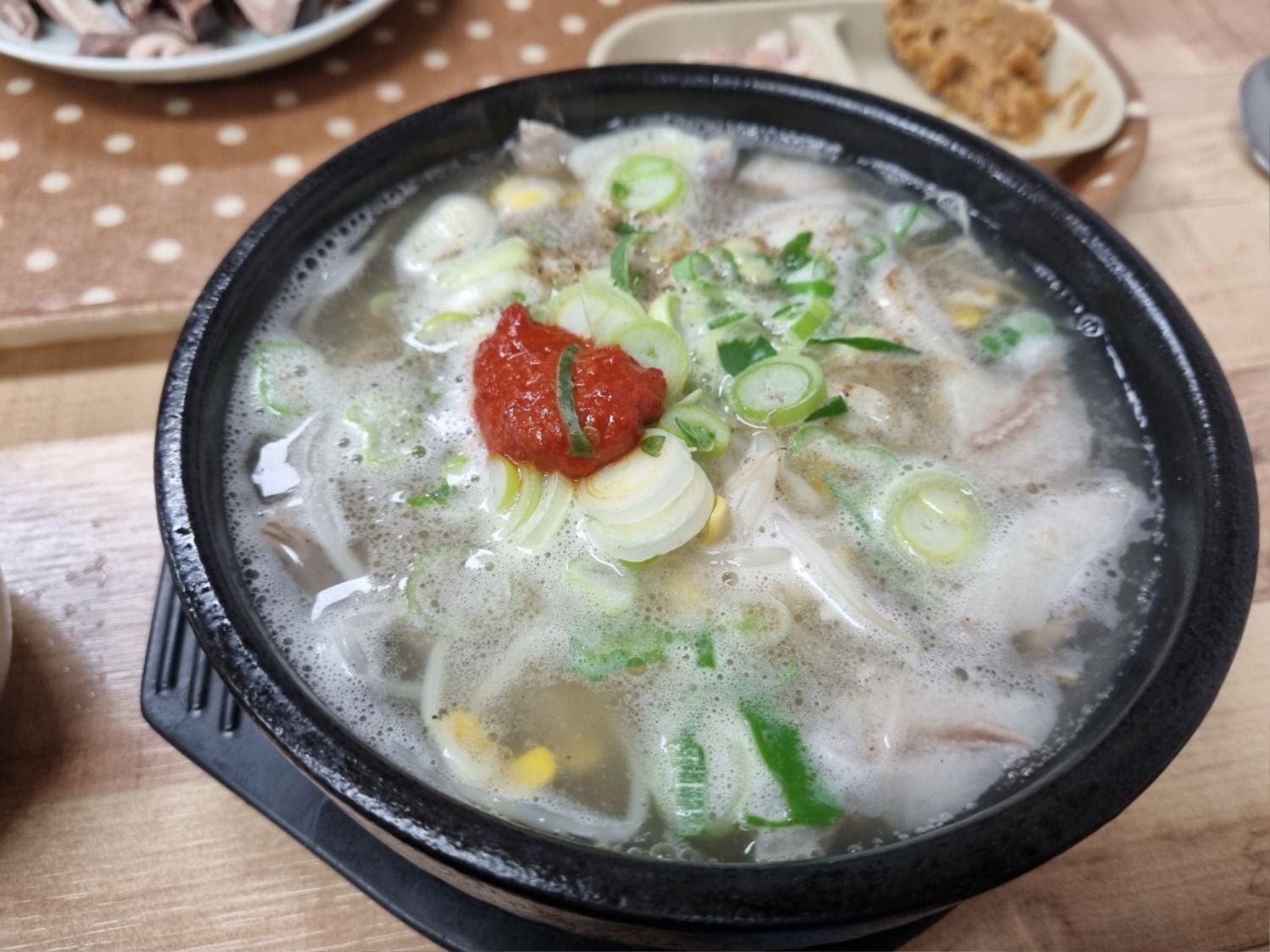 어제 저녁 지인이랑 함평시장에서 먹은 머리고기 국밥입니다 - 뽐뿌:자유갤러리 어제 저녁 지인이랑  함평시장에서 먹은 머리고기 국밥입니다