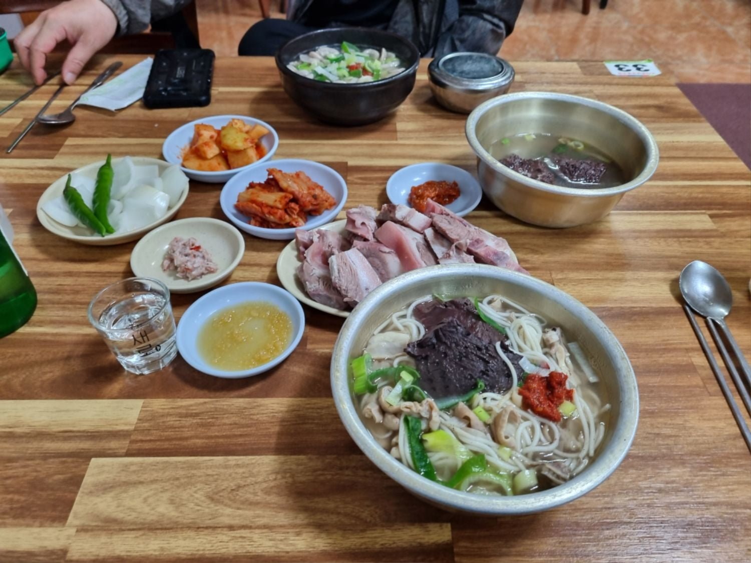 지인이랑 낮에먹은 암뽕순대 국밥국수 머리고기입니다 - 뽐뿌:자유갤러리 지인이랑 낮에먹은 암뽕순대 국밥국수 머리고기입니다