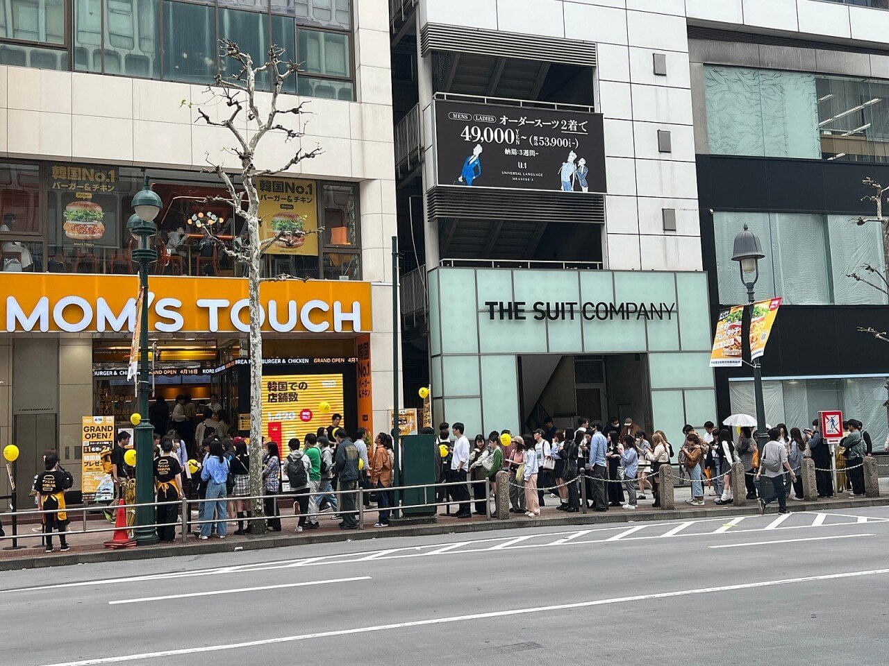 며칠전 일본에 1호점 오픈한 맘스터치 ㄷㄷ.jpg - 뽐뿌:자유게시판 며칠전 일본에 1호점 오픈한 맘스터치 ㄷㄷ.jpg