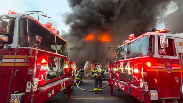 __EARLY ARRIVAL - HEAVY FIRE in Taxpayer__ FDNY Battles MAJOR 4-ALARM Fire in Bronx [ Box  2297 ] 11-51 screenshot.png