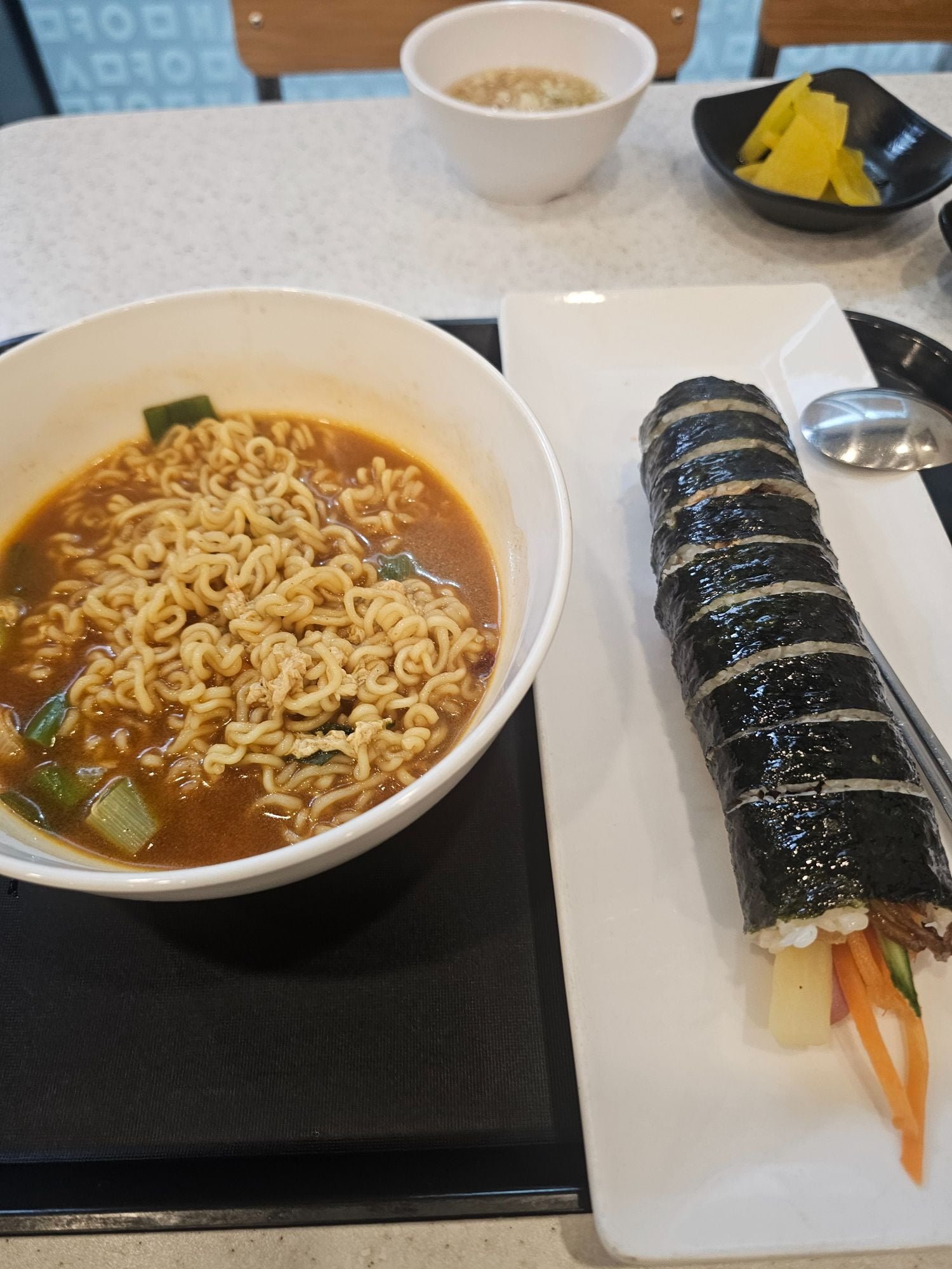 라면에 김밥 = 1만원 - 뽐뿌:자유갤러리 라면에 김밥 = 1만원