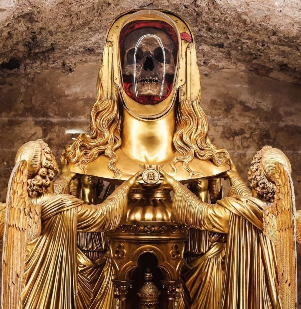 The purported skull of Mary Magdalene displayed in a golden reliquary at the basilica of Saint-Maximin-la-Sainte-Baume, in Southern France   The skull was analyzed in 1974 and has remained sealed inside a g.jpg